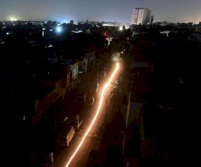 देर रात अंधेरे में डूबा पूरा पाकिस्तान, इस्लामाबाद से लेकर लाहौर तक बत्ती गुल