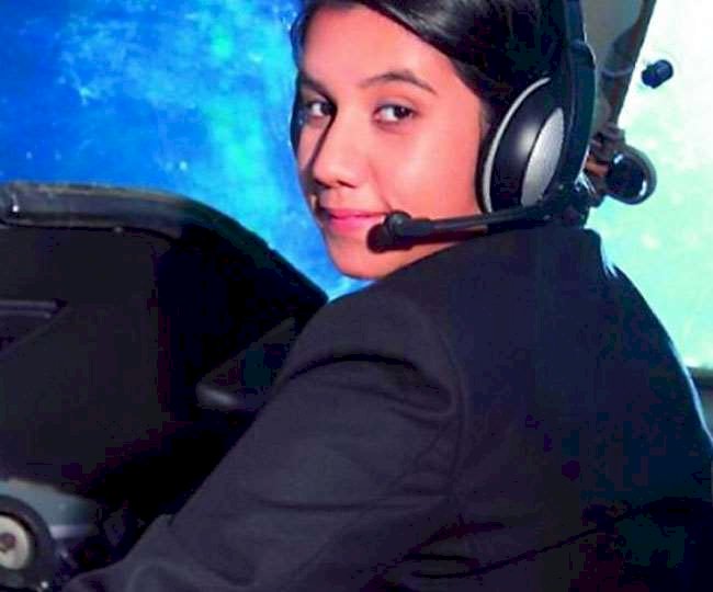 जानिए कौन हैं कश्मीर की आयशा अजीज, जो बनीं देश की सबसे कम उम्र की महिला पायलट
