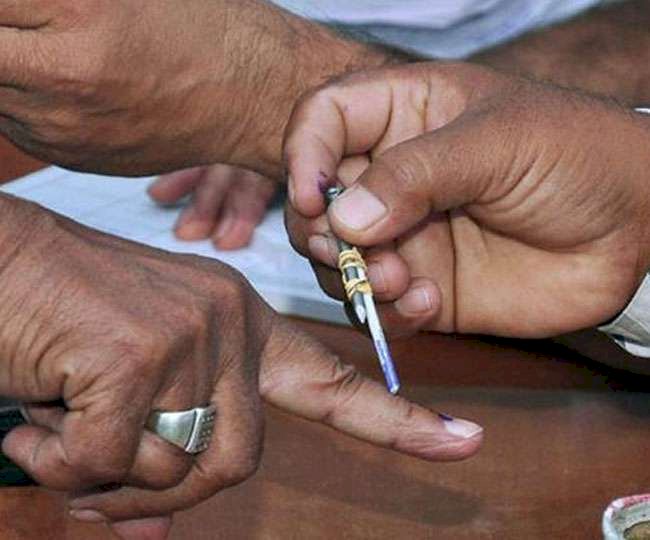 UP Panchayat Election 2021: सुबह 9 बजे तक 10.5 प्रतिशत मतदान, सुबह से लगी लंबी कतारें