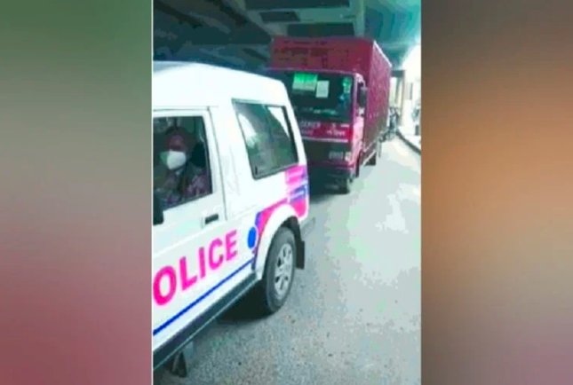 ऑक्सीजन का ट्रक बीच सड़क खराब: पुलिस ने जिप्सी से खींचकर पहुंचाया अस्पताल, 70 कोविड मरीजों की बची जान