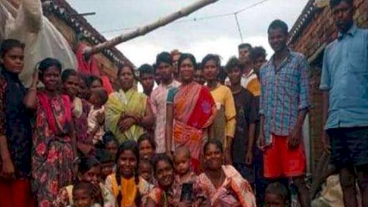 सीएम हेमंत की पहल पर यूपी के ईंट-भट्ठे से मुक्‍त हुए 33 आदिवासी मजदूर और नौ बच्‍चे