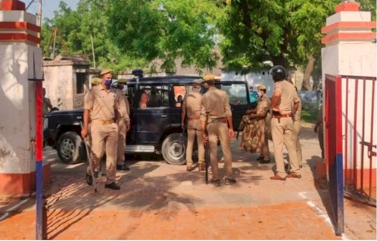 22 जिला पंचायत सदस्य गिरफ्तार: बुलंदशहर में चल रही थी सपा-रालोद-बसपा की गोपनीय बैठक, पुलिस पहुंची और सबको थाने ले आई