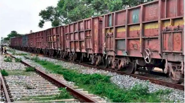 टाटानगर में बेपटरी हुई मालगाड़ी की चार बोगियां, 11 घंटे ठप रहा यात्री ट्रेनों का आवागमन, 250 से ज्यादा टिकट हुए कैंसिल