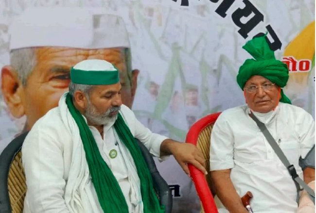 दिल्ली: पलवल के बाद गाजीपुर बॉर्डर पहुंचे पूर्व ओपी सीएम चौटाला, कहा-किसान आंदोलन के कारण देश में मध्यावधि चुनाव की संभावना
