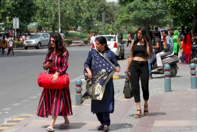 Delhi Weather: सूरज ने कड़े किए तेवर, गर्मी से छूटे पसीने, 18 अगस्त से राहत मिलने की संभावना