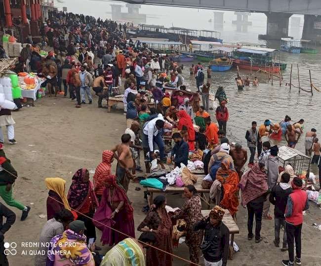 मकर संक्रांति पर आस्था का सैलाब: कोरोना के कारण रोक के बावजूद लाखों श्रद्धालुओं ने लगाई गंगा में डुबकी