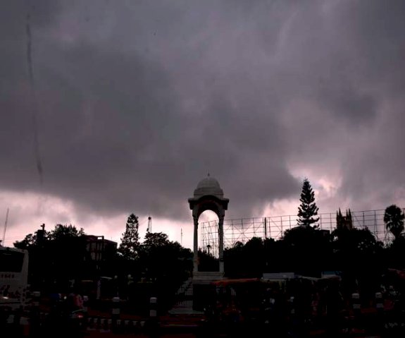 Bihar Weather Alert: बिहार के 23 जिलों में बारिश के आसार, इन इलाकों में ज्‍यादा सावधान रहने की जरूरत